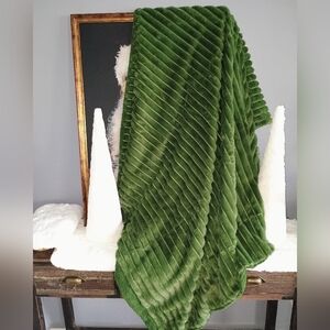 Green Plush Faux Fur Throw Blanket
